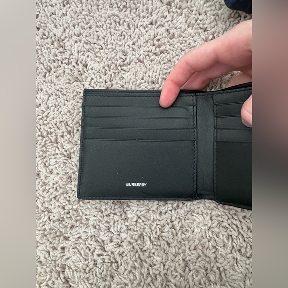 Authentic Burberry Wallet - Picture 6 of 8